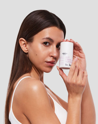 Lehký ochranný krém proti fotostárnutí But first, sunscreen SPF 50+ Veoli Botanica_2 - 3