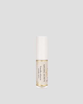 Vyživující rtěnka s bambuckým máslem pro regeneraci popraskaných rtů Natural Secrets - 1