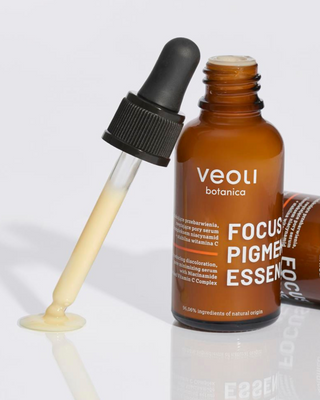 Sérum na změnu barvy pleti s niacinamidem a vitamínem C Focus pigmentation essence Veoli Botanica - 2