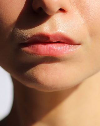 Jahodový balzám na rty, který zvýrazňuje barvu rtů a dodává lesk Auna - 3