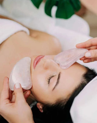 Gua sha masážní pomůcka na obličej z ruženínu - Crystallove love stone - 2