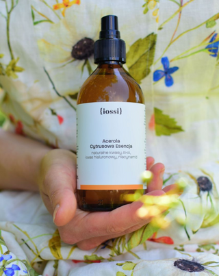 Citrusový pleťový toner s AHA kyselinami s přírodními oleji a niacinamidem 200 ml Acerola Iossi - 2