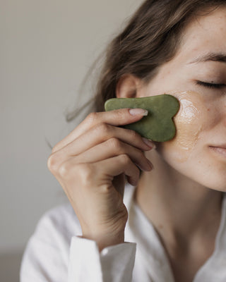 Gua sha jade talíř v bavlněném sáčku z recyklované polemiky - 2