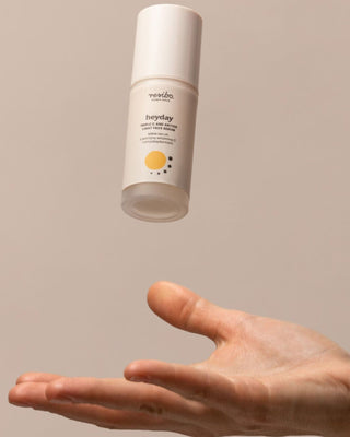 Výživné, rozjasňující pleťové sérum Heyday s antioxidanty a trojitým vit. C 30 ml Resibo - 2