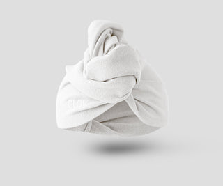 Bílý turban na vlasy zkracuje dobu schnutí pro všechny typy vlasů Vlasový zábal Glov - 1