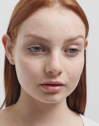Lehký podkladový krém na obličej s dobrým zmatňujícím krytím 12h pro porcelánovou pleť 01 ivory Nutridome - 4
