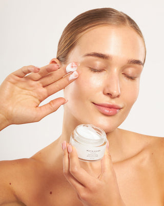 Vyhlazující a zpevňující noční krém s kyselinou hyaluronovou Nutridome - 3