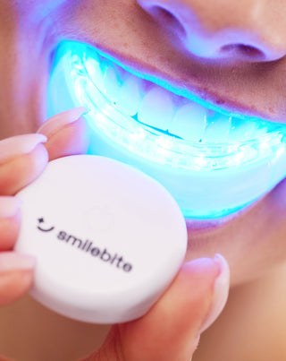 Sada na bělení zubů s LED lampou a bělícím gelem Light & Bright Smilebite