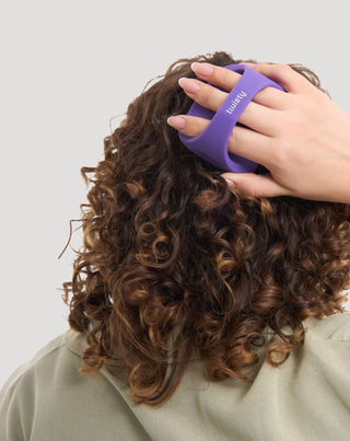 Sada silikonový masážní přístroj + enzymatický peeling pro čištění a stimulaci mikrocirkulace pokožky hlavy Twisty - 2