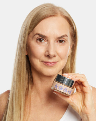 Rozjasňující krém Aggie pro suchou pokožku redukuje zarudnutí a poskytuje glow efekt