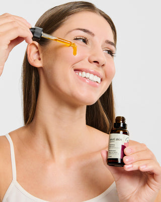 Revitalizační sérum na obličej s vitamínem C, vitamínem A a vitaminem E Mel Skin2