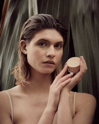 Přírodní ječný pudr, který fixuje a matuje Paese make-up - 2