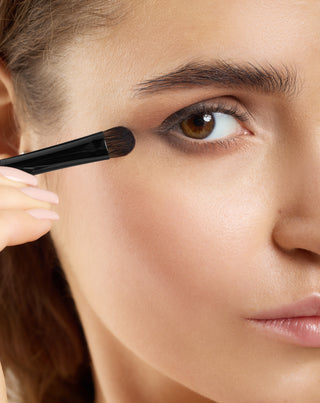 Štětec na oční stíny s plochými zaoblenými syntetickými štětinami Nutridome