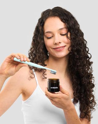 Prášek na bělení zubů Smilebite s kokosovým uhlím - 6