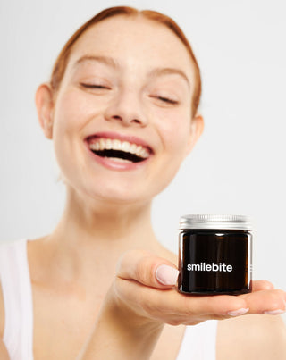 Prášek na bělení zubů Smilebite s kokosovým uhlím - 3